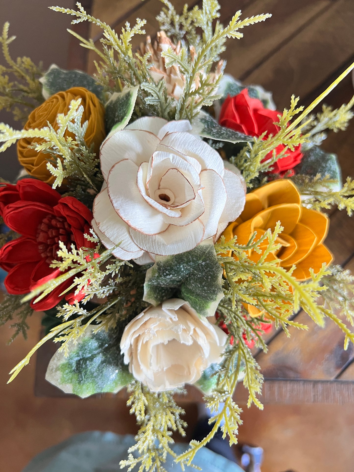 Sola Wood flowers in Christmas tin