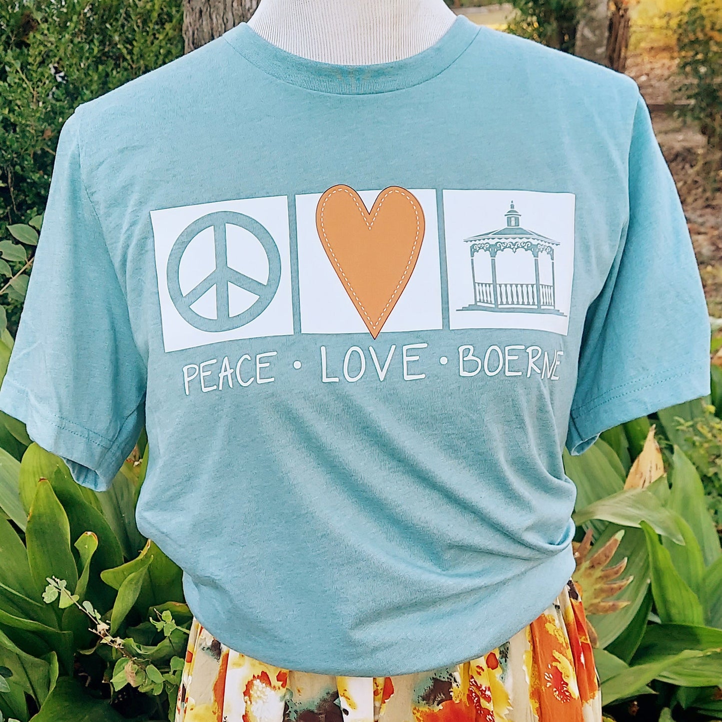 T-Shirt- Peace Love Boerne
