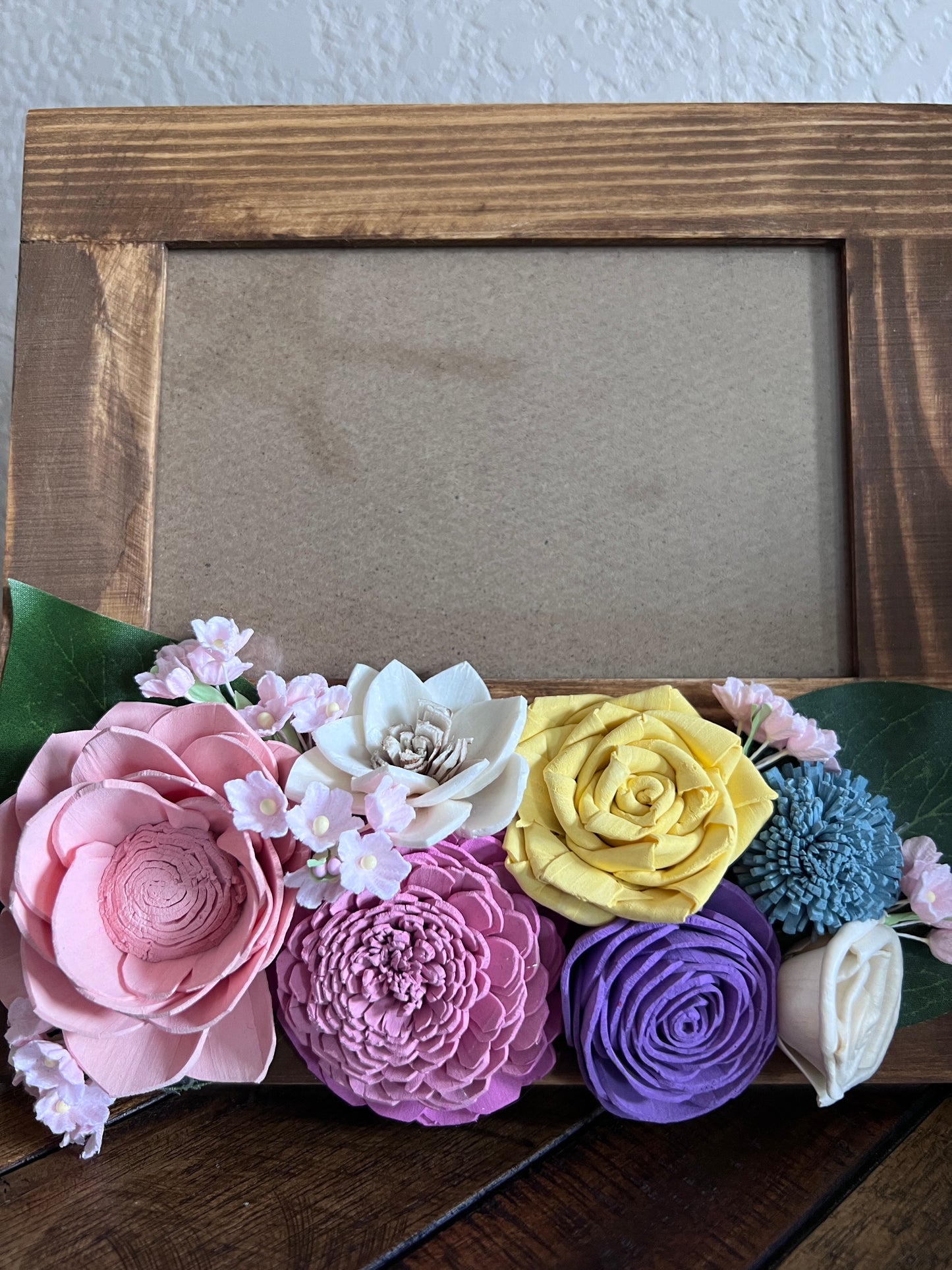 Sola Wood flowers on wood picture frame