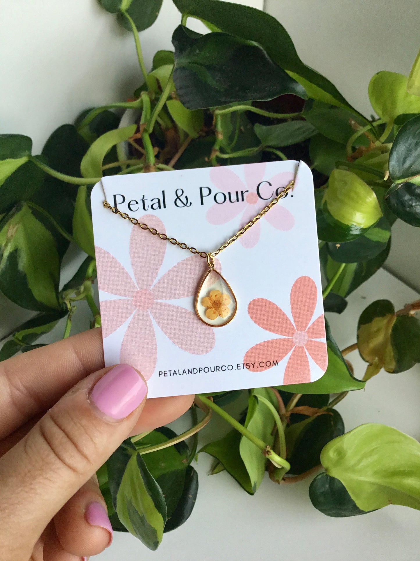 Real Flower Teardrop Necklace (Gold)
