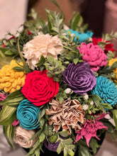 Sola Wood Flower arrangement arranged on lid of candle