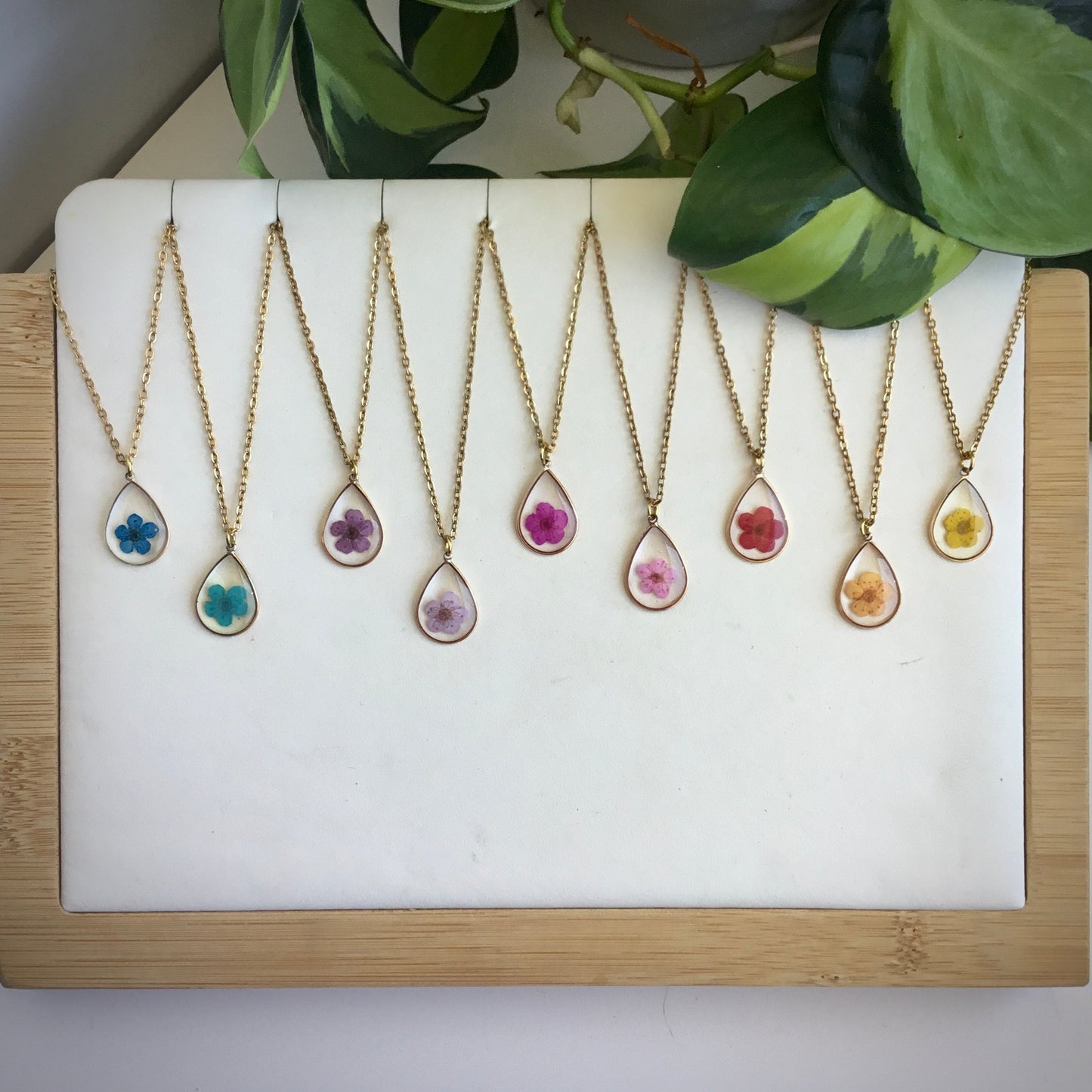 Real Flower Teardrop Necklace (Gold)