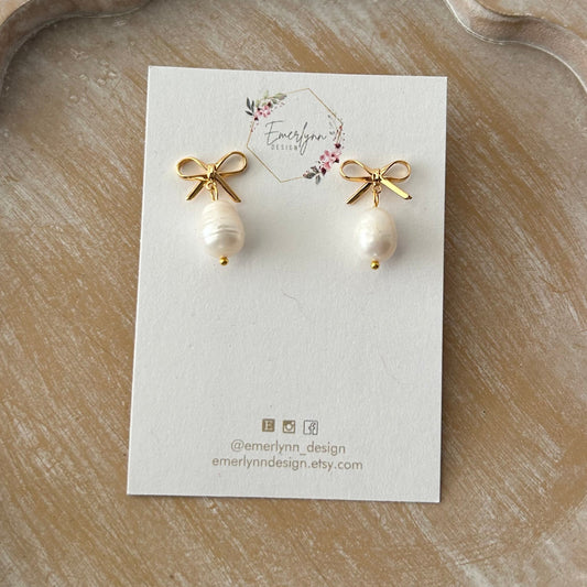Bow stud with pearl charm