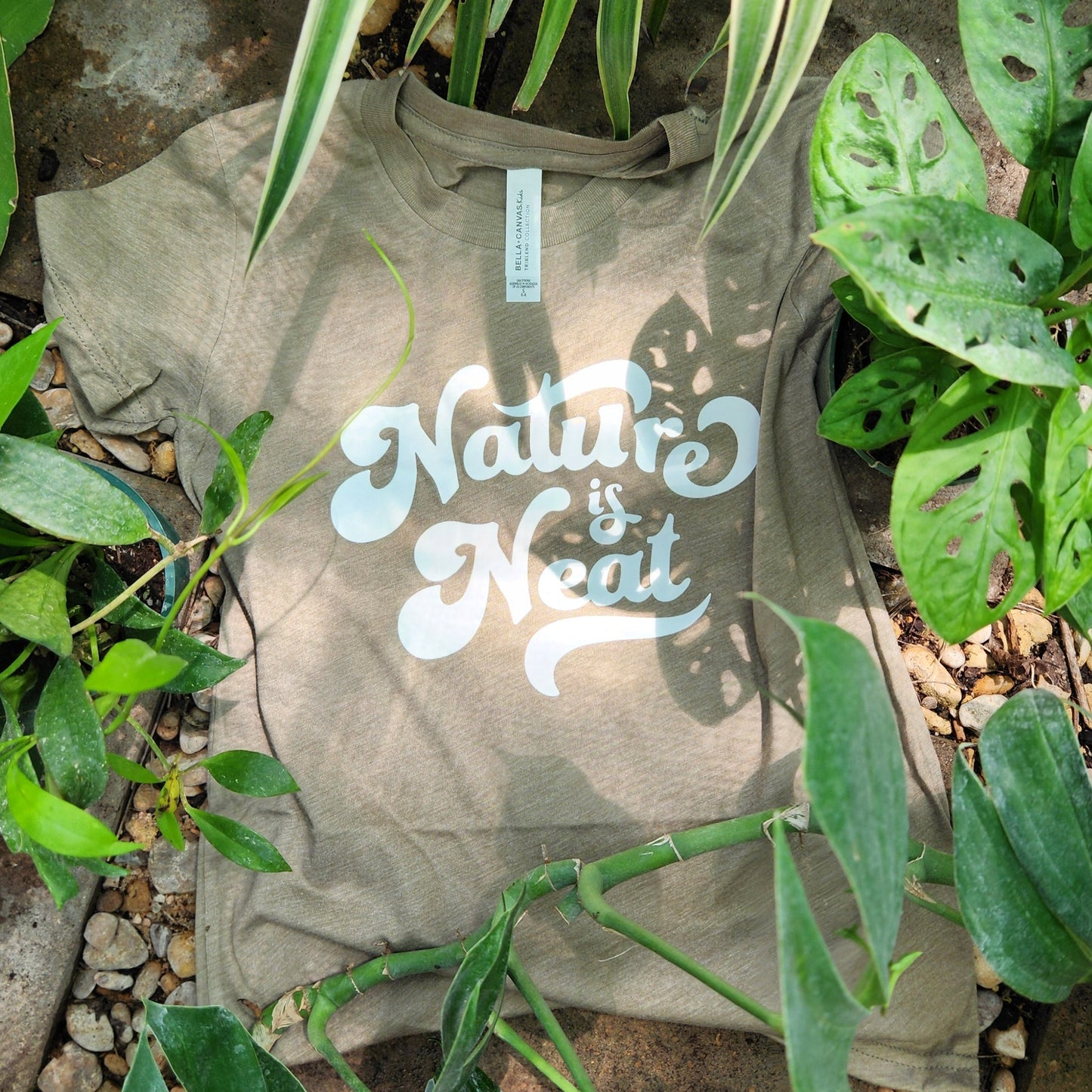T-Shirt- YOUTH- Nature is Neat