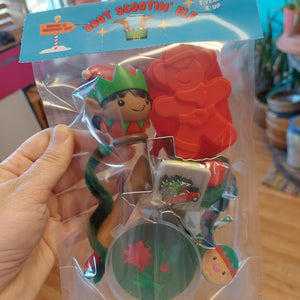 Boot Scootin’ Elf play dough kit